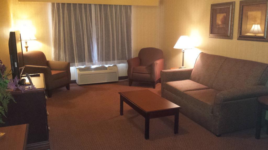 Town & Country Inn And Suites Quincy Εξωτερικό φωτογραφία