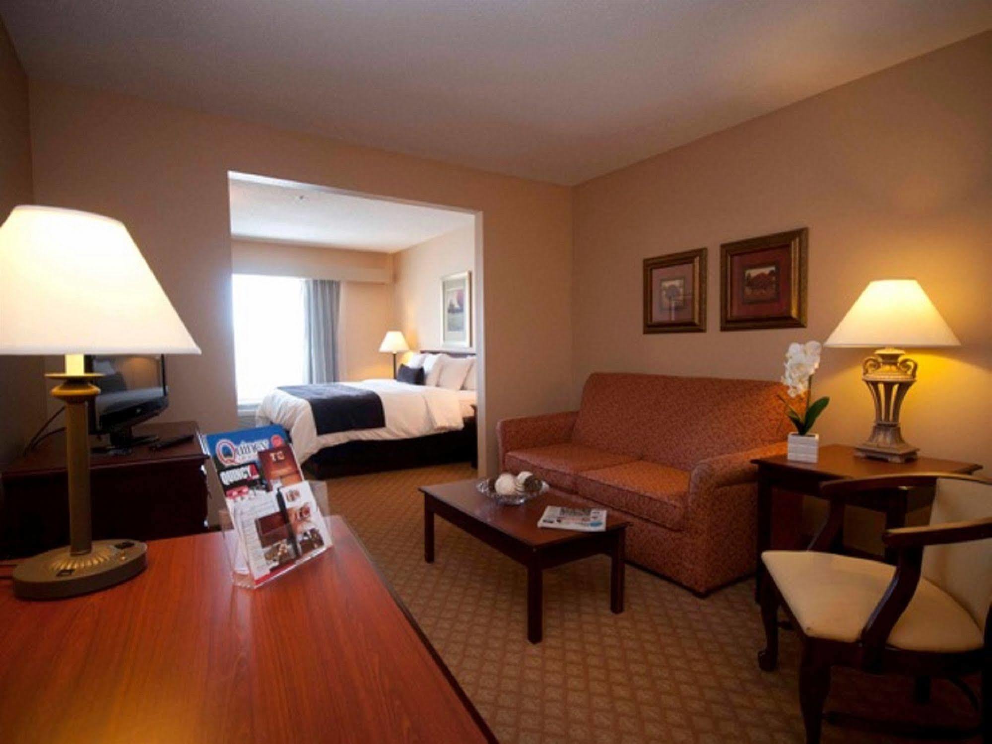 Town & Country Inn And Suites Quincy Εξωτερικό φωτογραφία